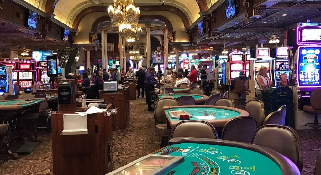 Stellar Spins Casino: High-Stakes Baccarat & Lunar VIP Tables