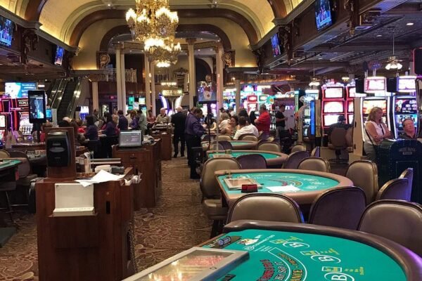 Stellar Spins Casino: High-Stakes Baccarat & Lunar VIP Tables
